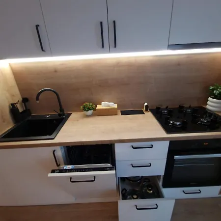 Апартаменти Oak Columna *